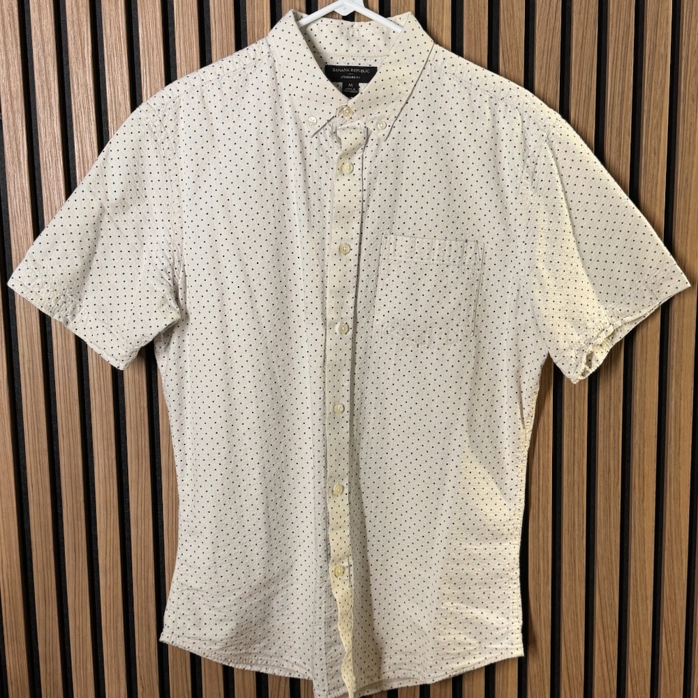 Banana Republic Factory Short-Sleeved Seersucker Shirt (Polka Dots)